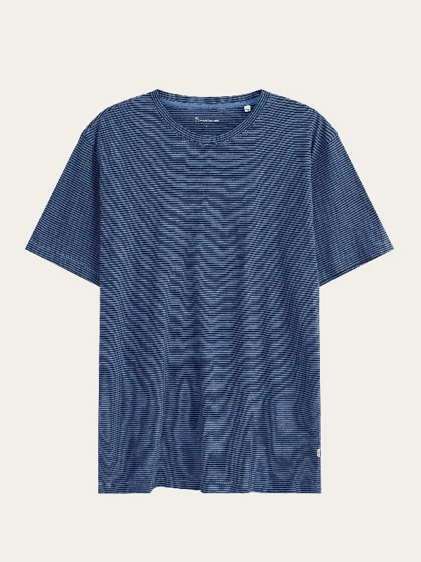 Men's pre-washed t-shirt-Narrow striped slub t-shirt - Blue stripe