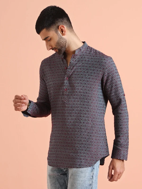 Men's modern office wear shirt-Men Magenta Woven Design Short Kurta