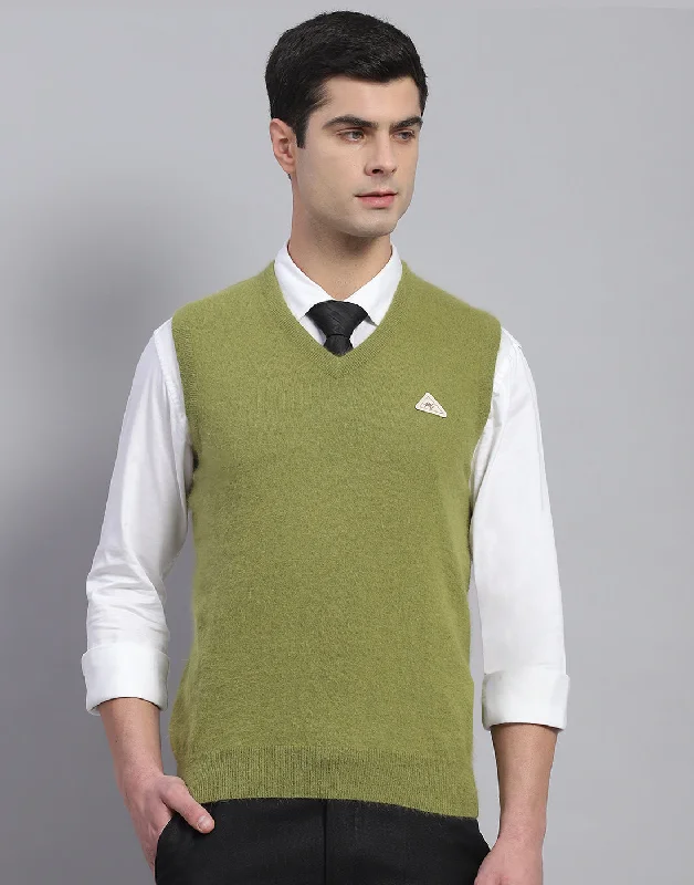 Men's work sweater-Men Green Solid V Neck Sleeveless Sweater