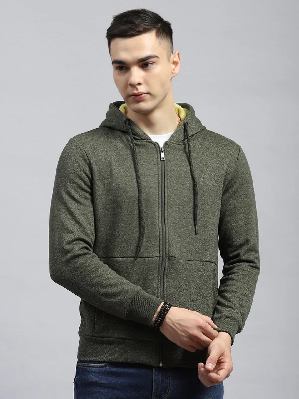 Men's comfortable training hoodie-Men Green Solid Hooded Full Sleeve Sweatshirt